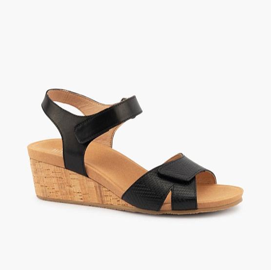 Lucy Embossed Black
