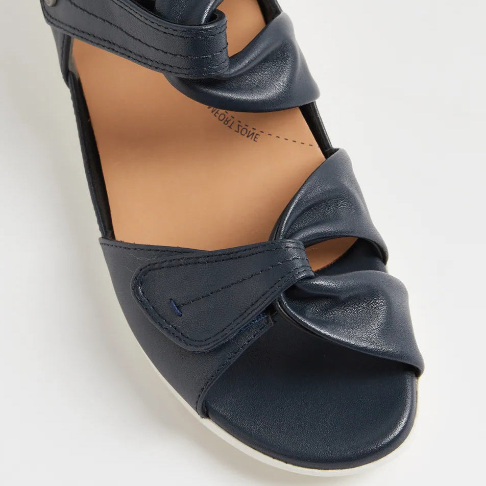 Doxie W Navy Leather