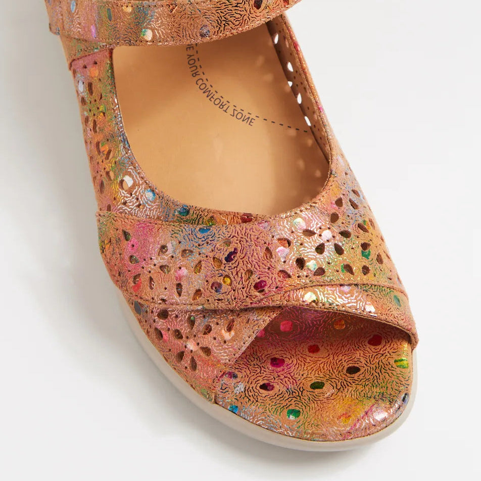 Daffodil W Tan Dot Print