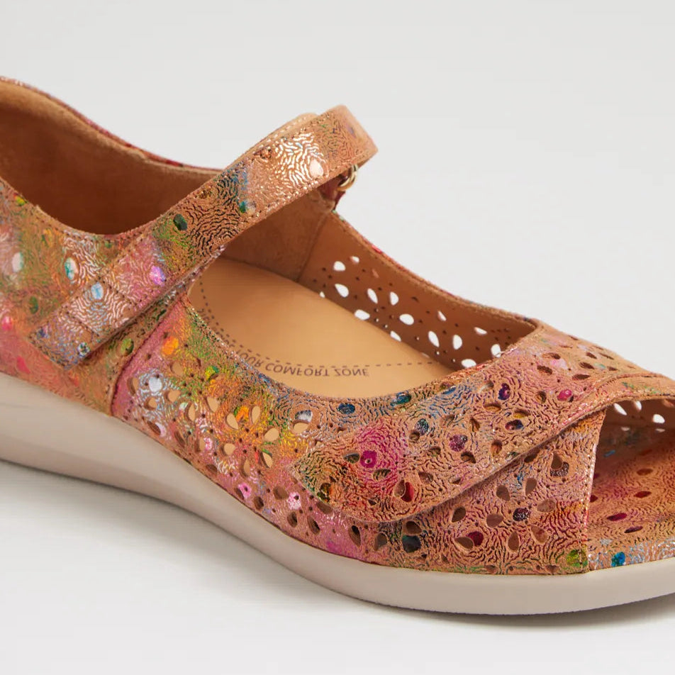 Daffodil W Tan Dot Print
