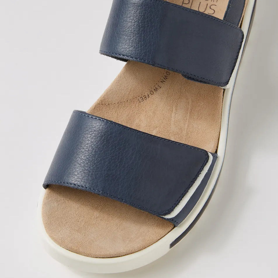 Garlin W Navy White